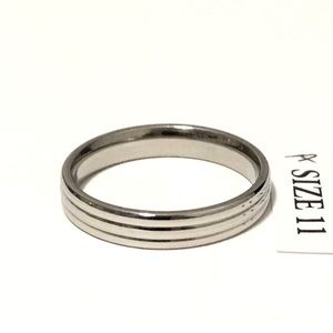 Silver Tone Ribbed Ring, Size 11